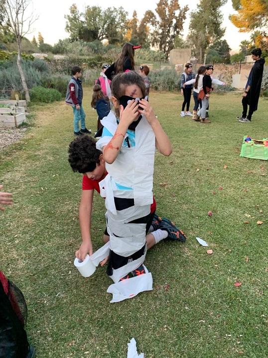 משחק מומיה - עטיפה בנייר טואלט